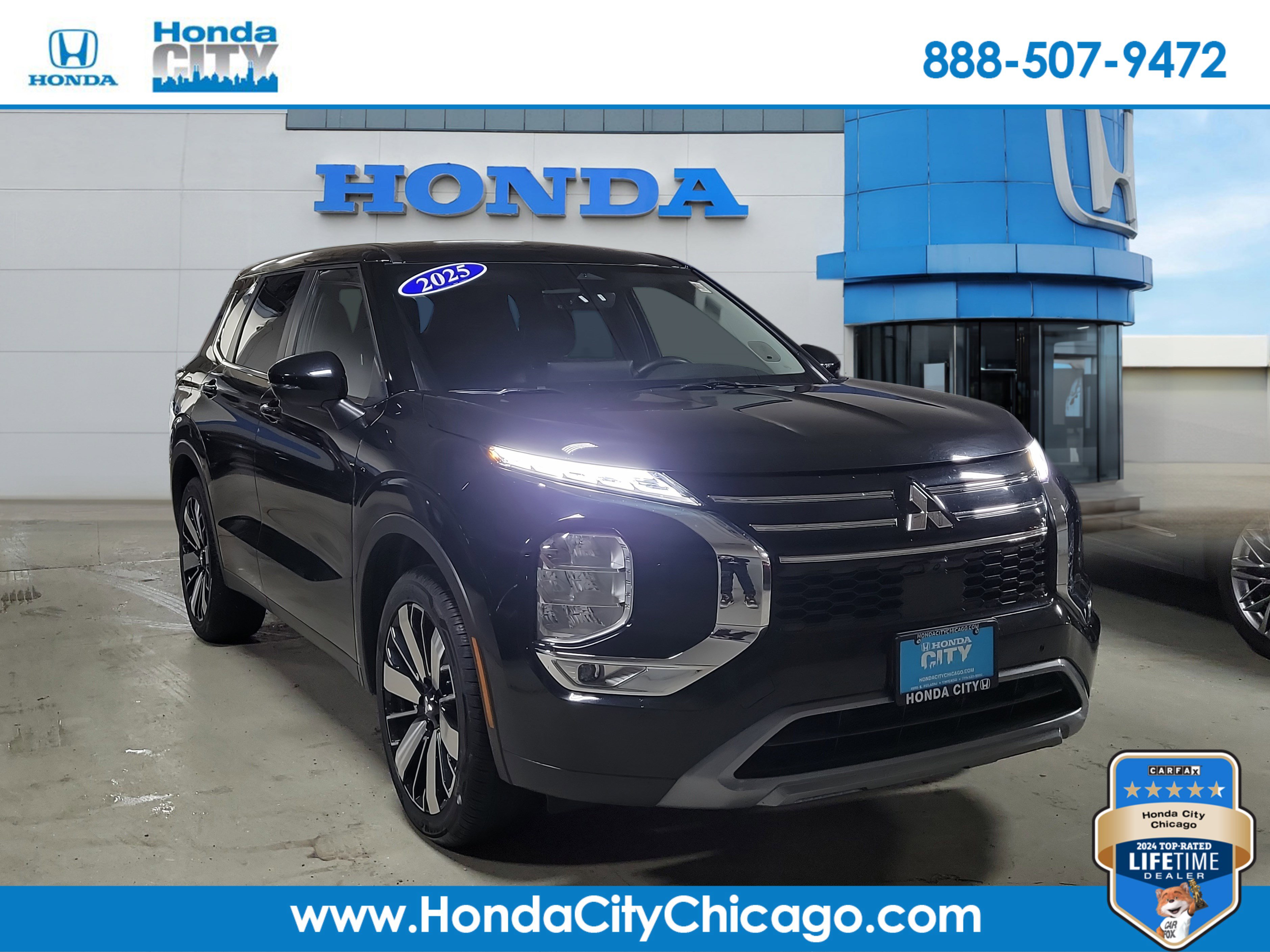 Used 2025 Mitsubishi Outlander SE image 1