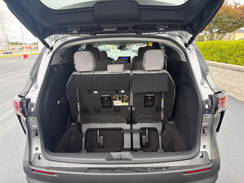 New 2026 Toyota Sienna LE FWD image 25