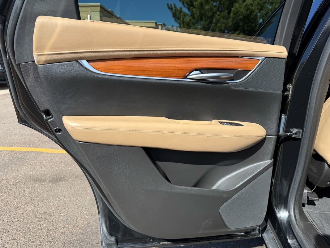 Used 2017 Cadillac XT5 Platinum AWD/4WD image 13