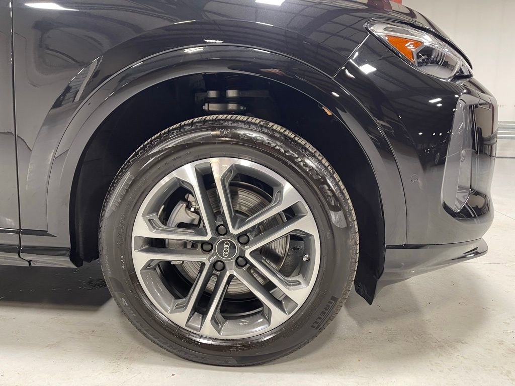 Used 2025 Audi Q5 Premium image 16