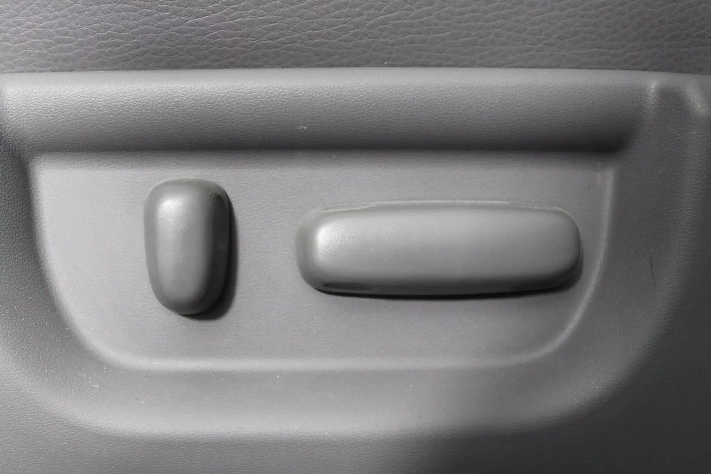 Used 2016 Toyota Sequoia Platinum image 39