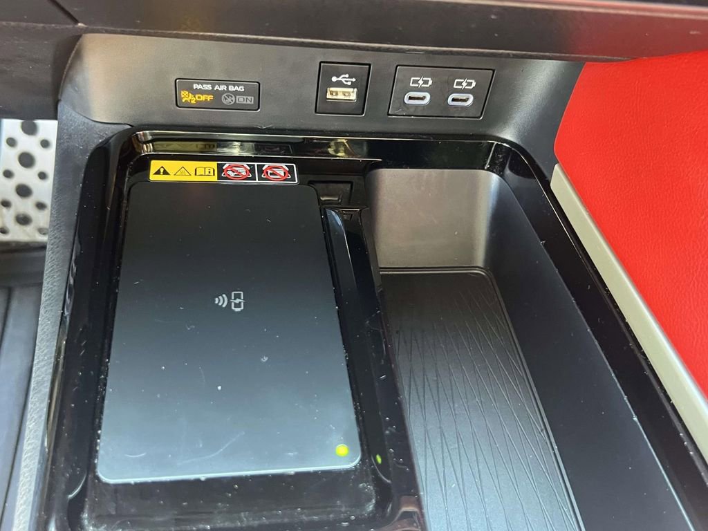 Used 2025 Toyota Camry LE AWD/4WD image 32