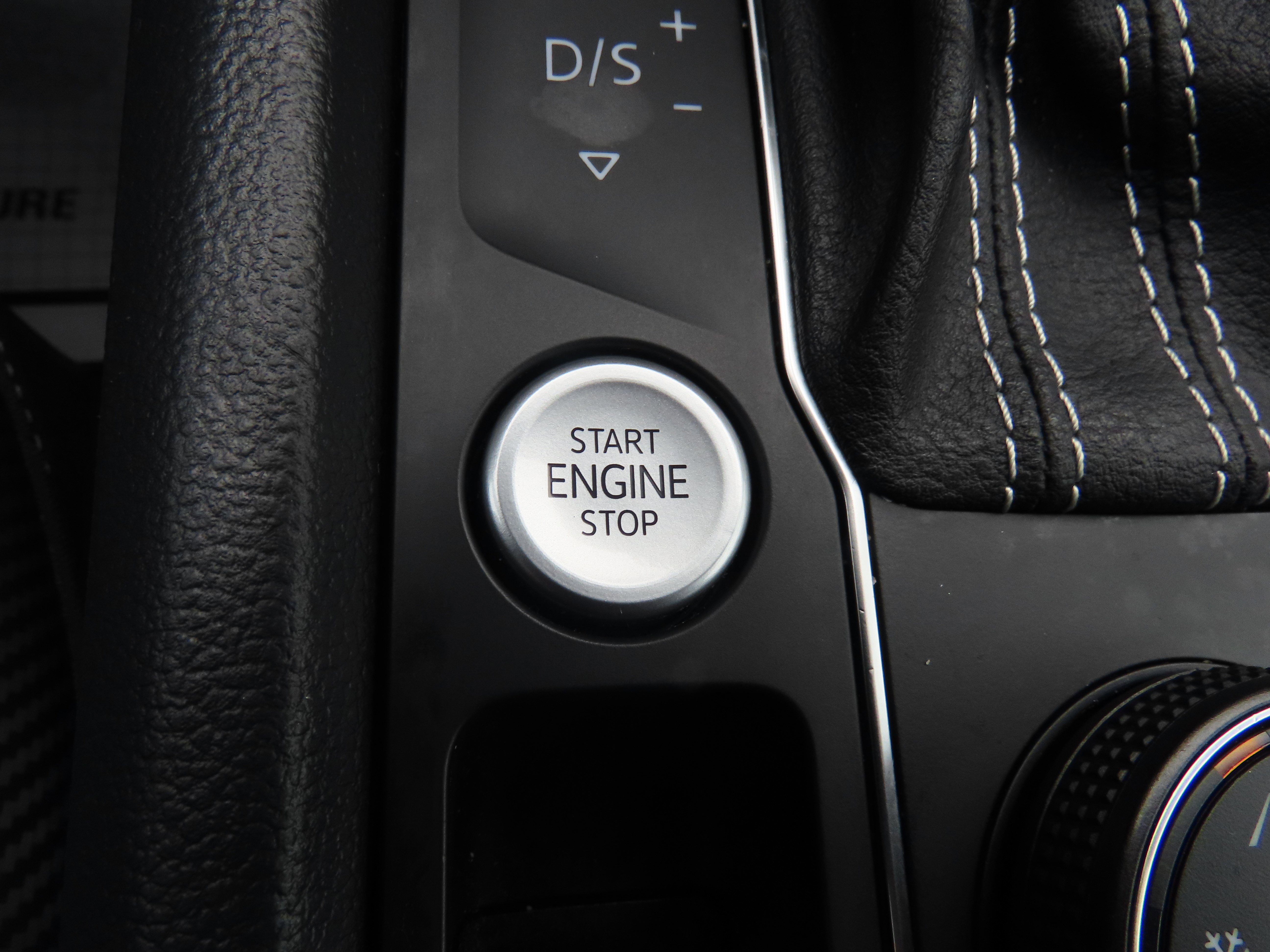 Used 2022 Volkswagen Atlas Cross Sport SE w/ Panoramic Sunroof Package image 29