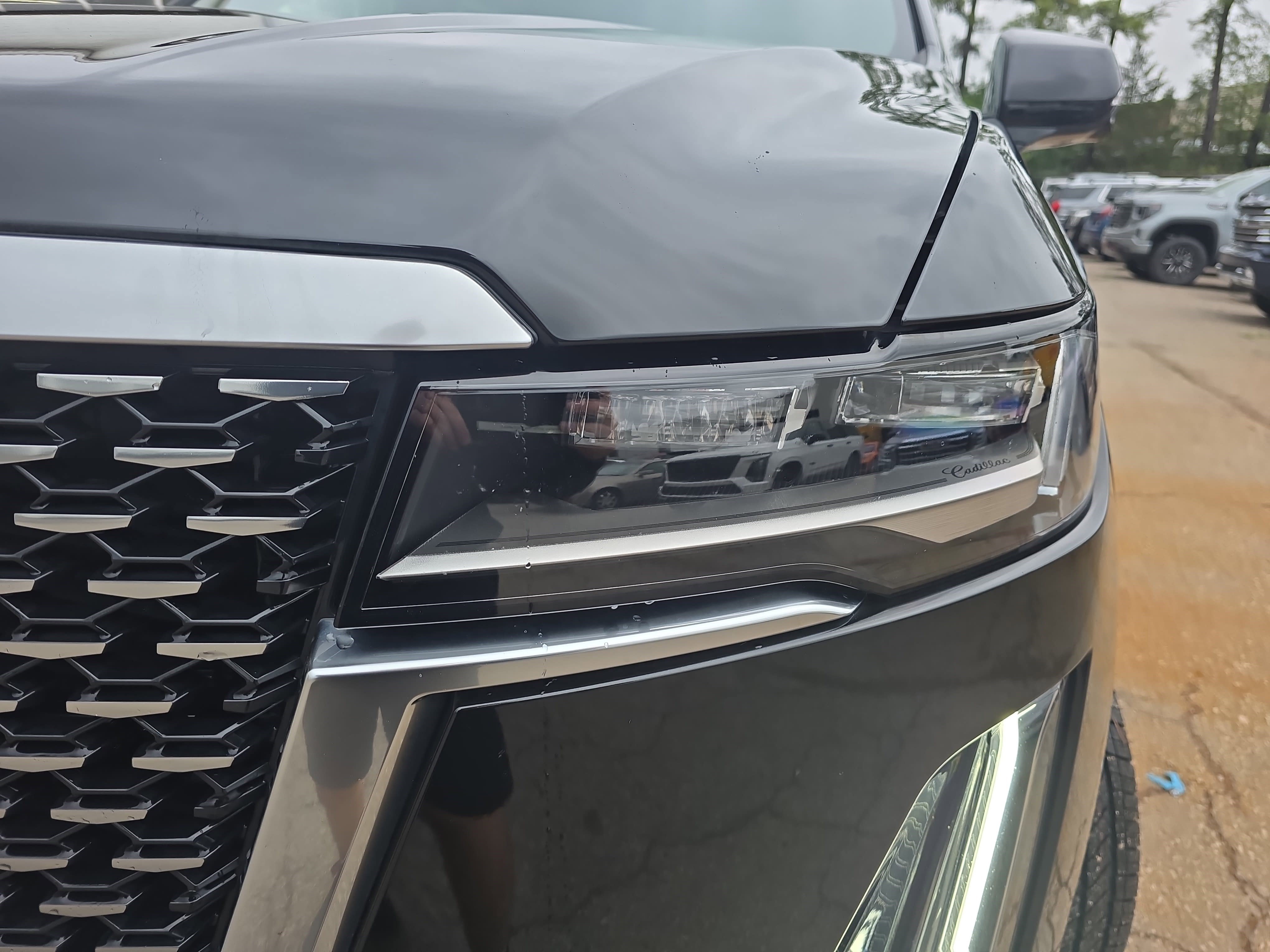 Certified 2023 Cadillac Escalade ESV Premium Luxury w/ LPO, Floor Liner Package AWD/4WD image 33
