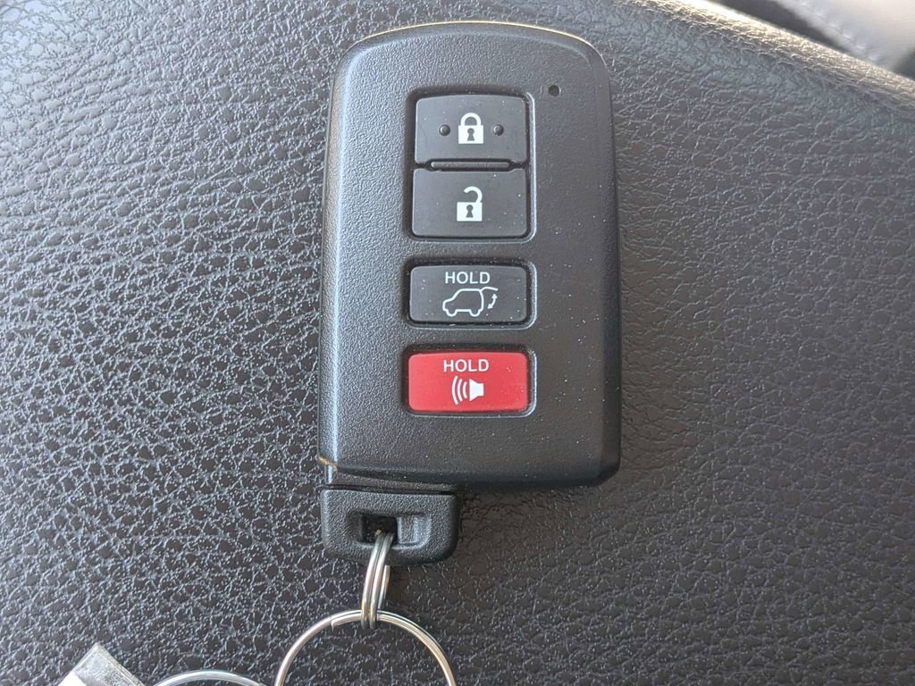 Used 2018 Toyota RAV4 XLE AWD/4WD image 29