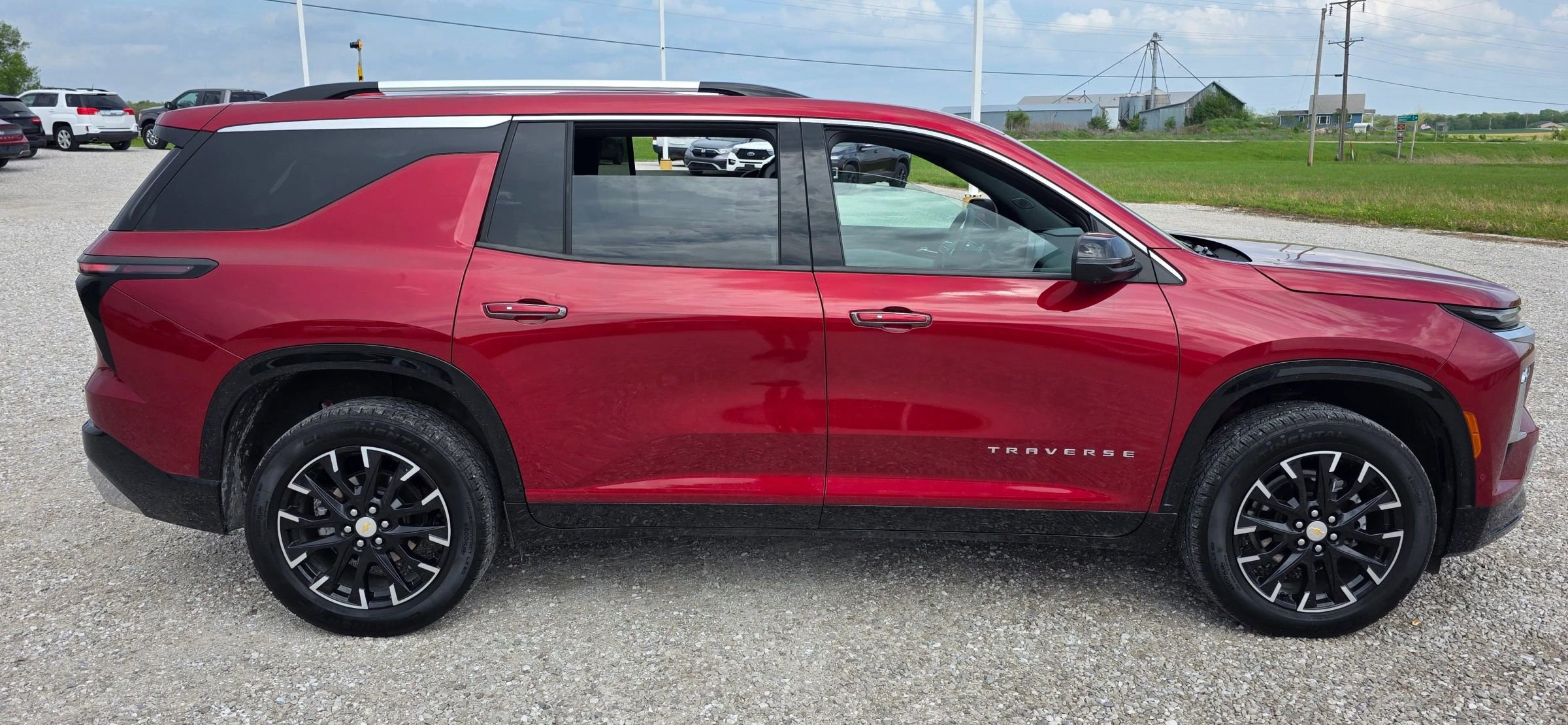 Used 2024 Chevrolet Traverse RS FWD image 2