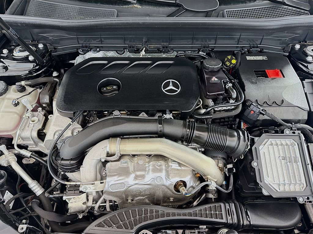 Used 2025 Mercedes-Benz GLB 250 image 28