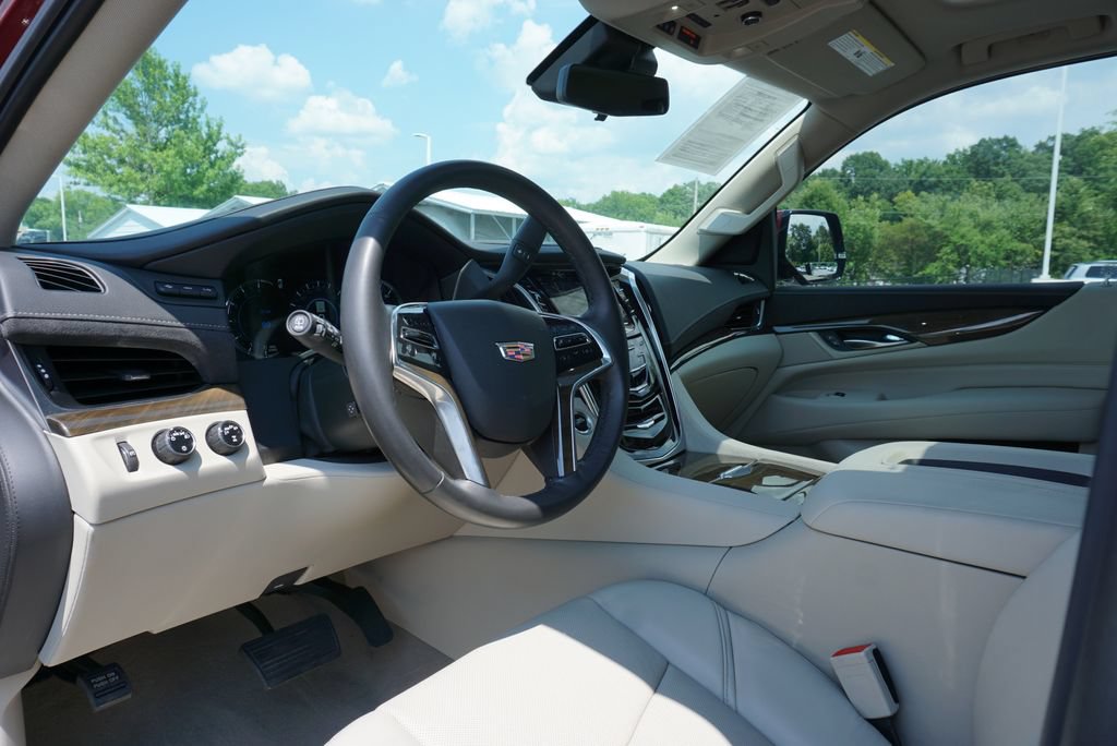 Used 2020 Cadillac Escalade Luxury AWD/4WD image 10