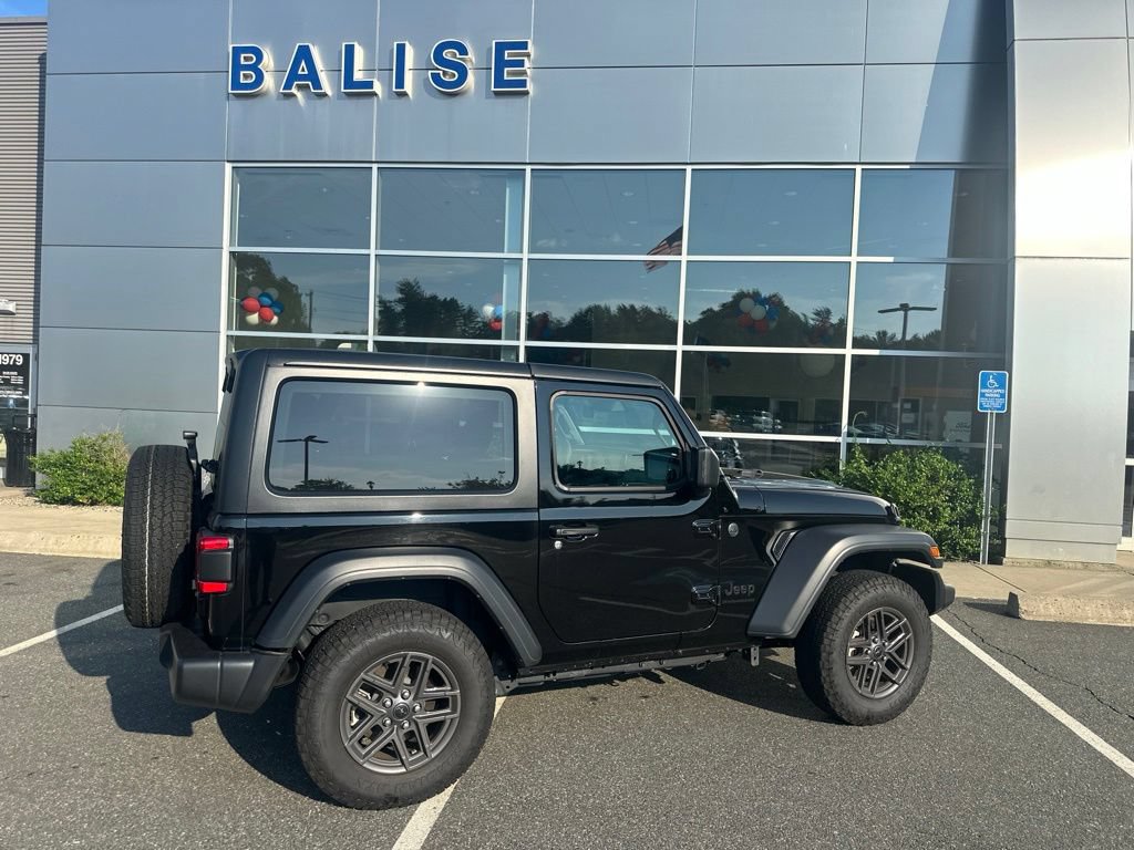 Used 2024 Jeep Wrangler Sport AWD/4WD image 5