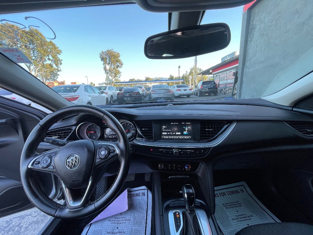 Used 2018 Buick Regal Preferred FWD image 9