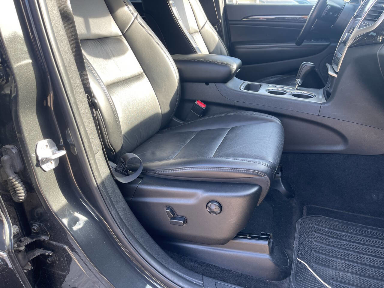 Used 2011 Jeep Grand Cherokee Laredo image 14