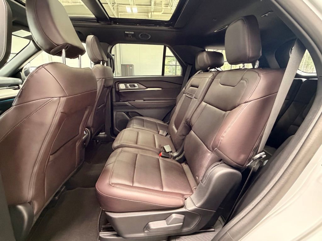 Used 2025 Ford Explorer Platinum AWD/4WD image 21