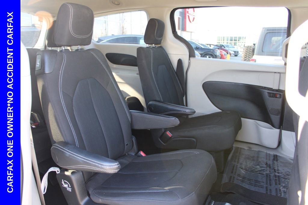 Used 2023 Chrysler Voyager LX image 23