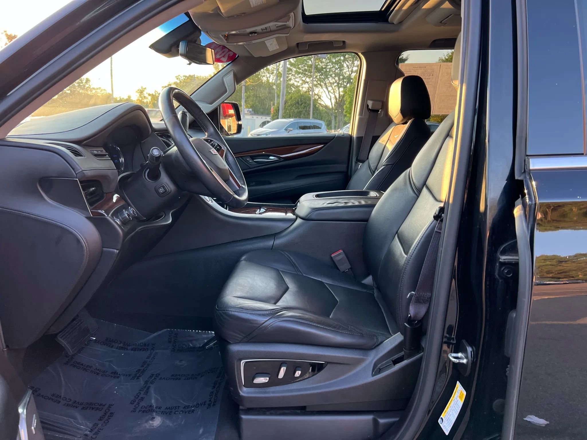 Used 2017 Cadillac Escalade Premium Luxury image 16