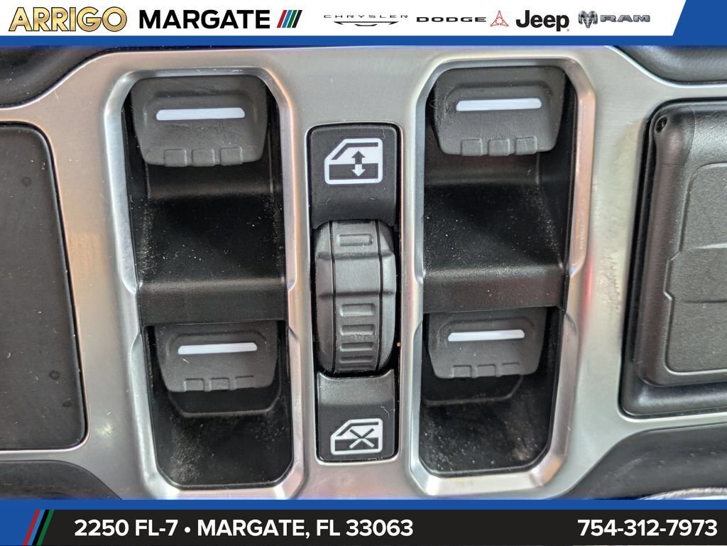 Used 2025 Jeep Wrangler Unlimited Sahara AWD/4WD image 24