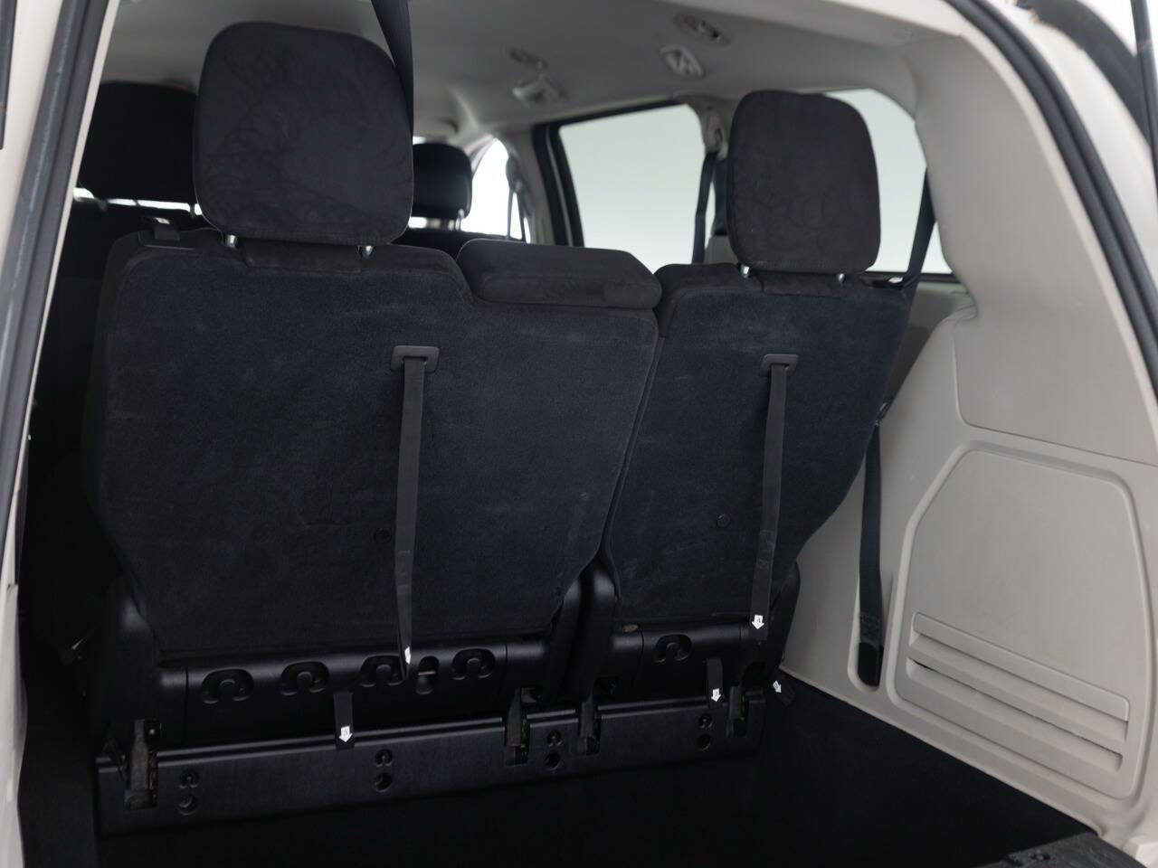 Used 2011 Dodge Grand Caravan Express FWD image 40