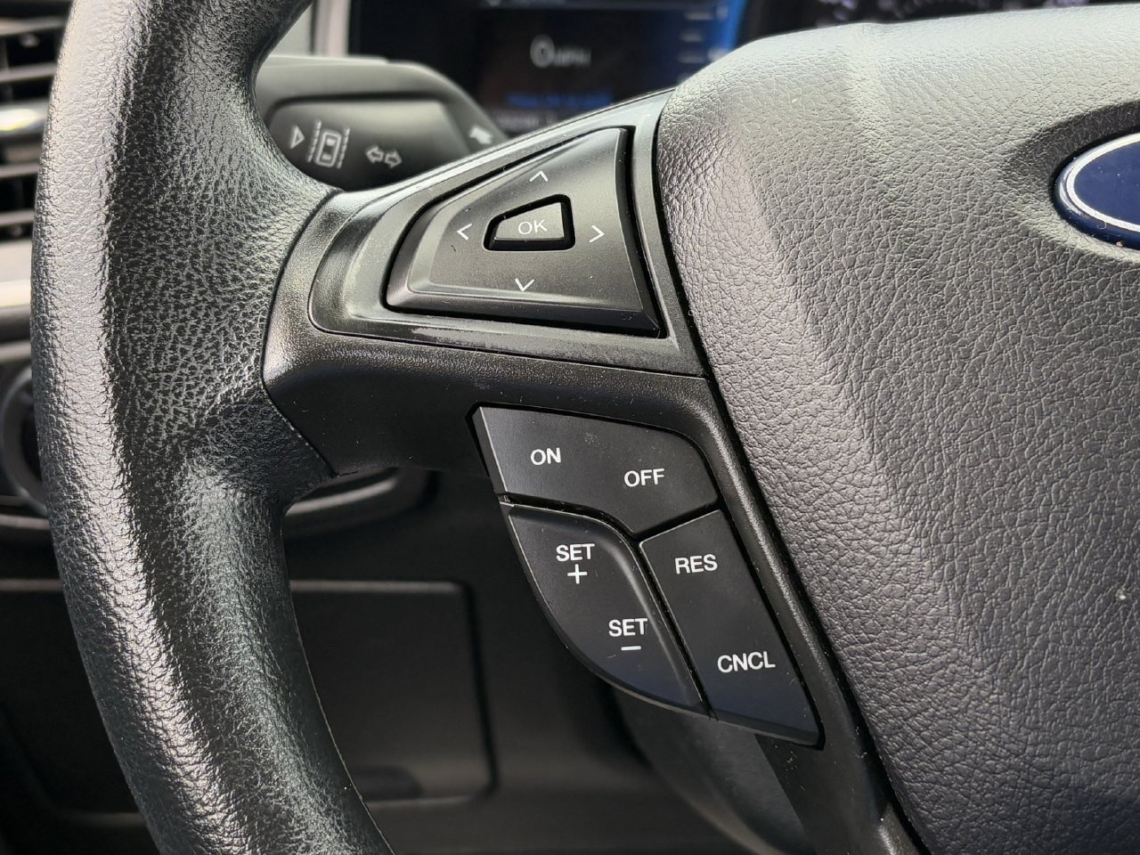 Used 2024 Ford Edge SE w/ Black Appearance Package AWD/4WD image 16
