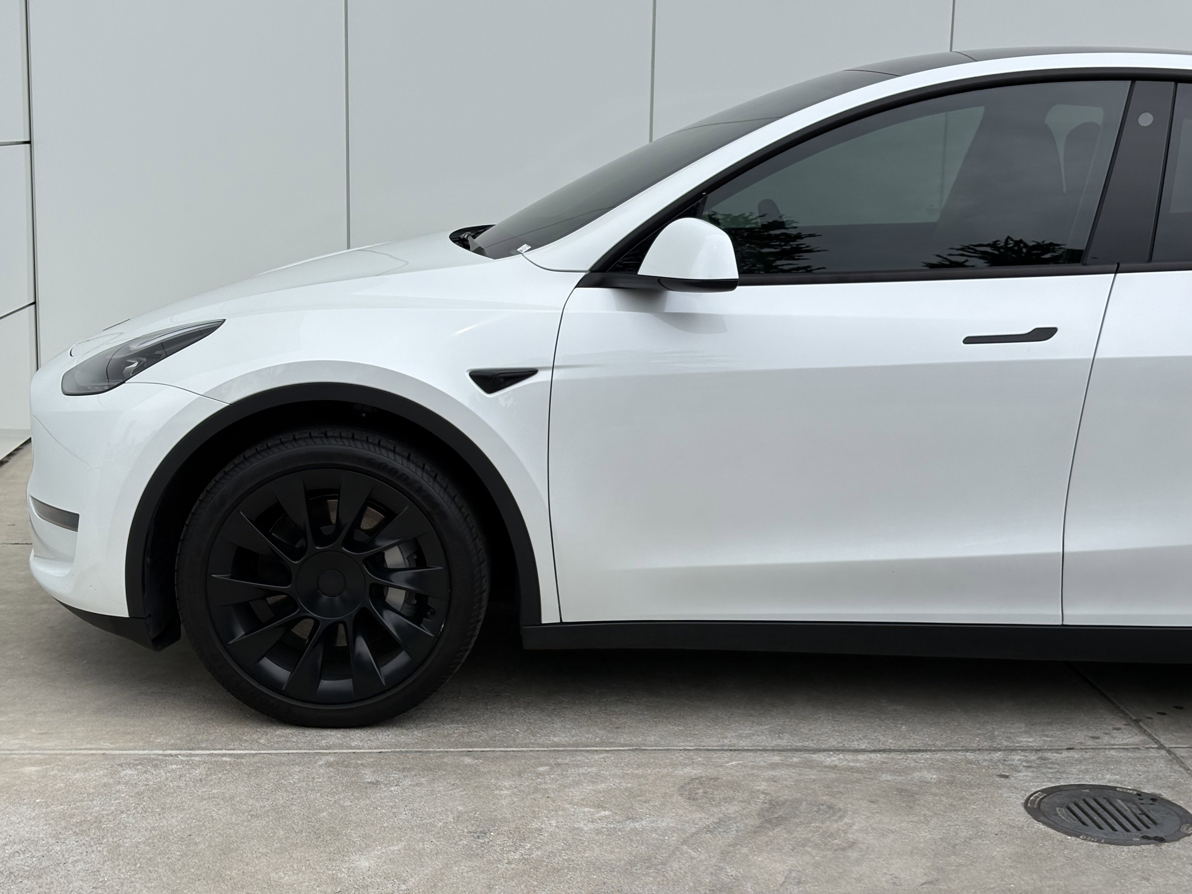 Used 2023 Tesla Model Y Long Range AWD/4WD image 5