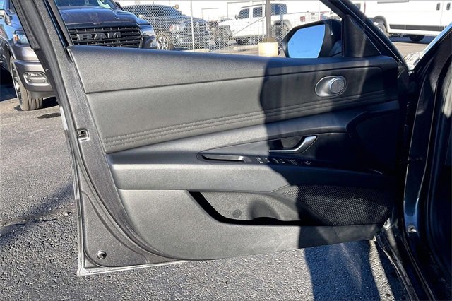 Used 2021 Hyundai Elantra SEL w/ Convenience Package image 18