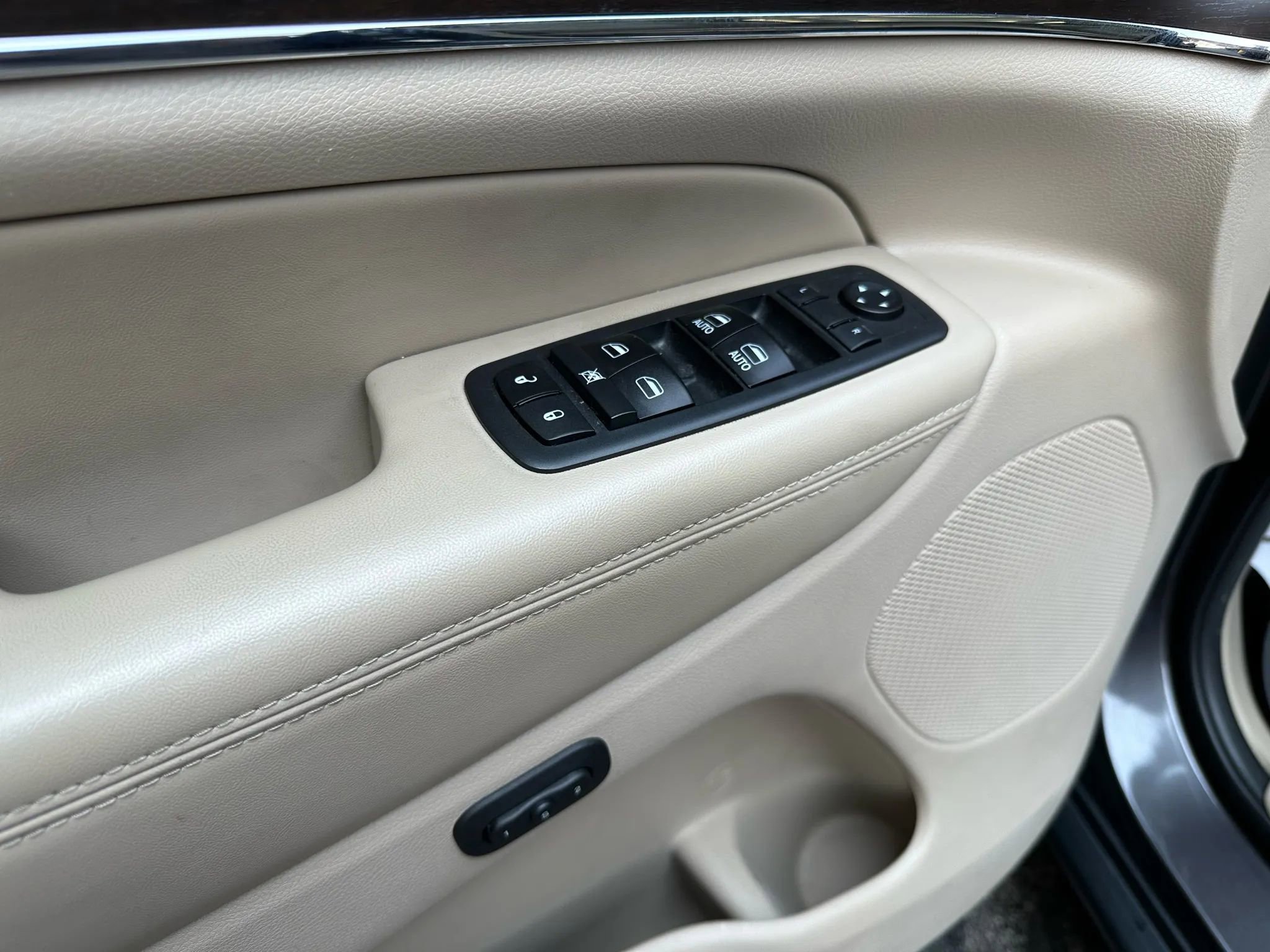 Used 2018 Jeep Grand Cherokee Limited w/ Luxury Group II image 12