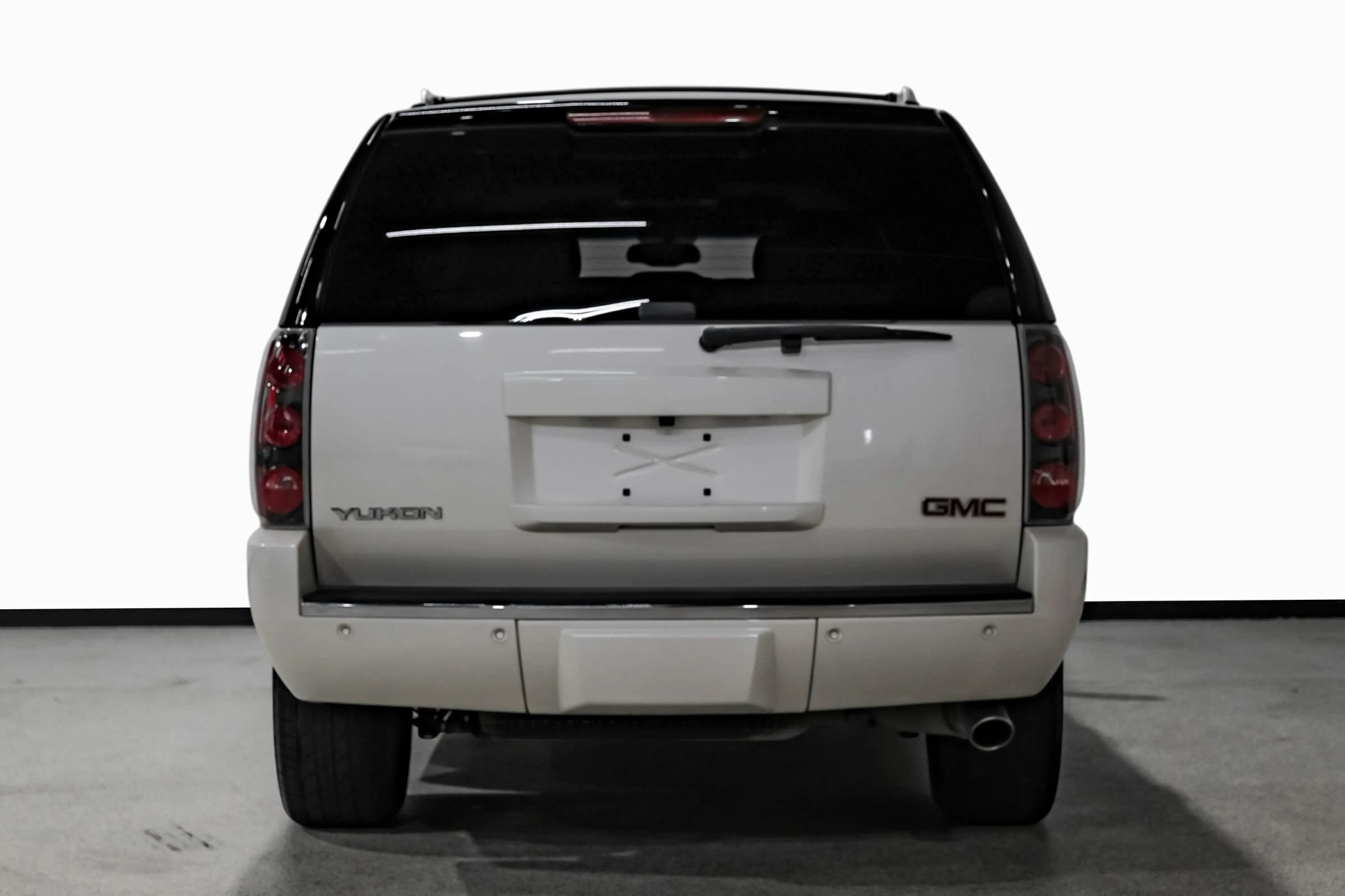 Used 2014 GMC Yukon Denali RWD image 7