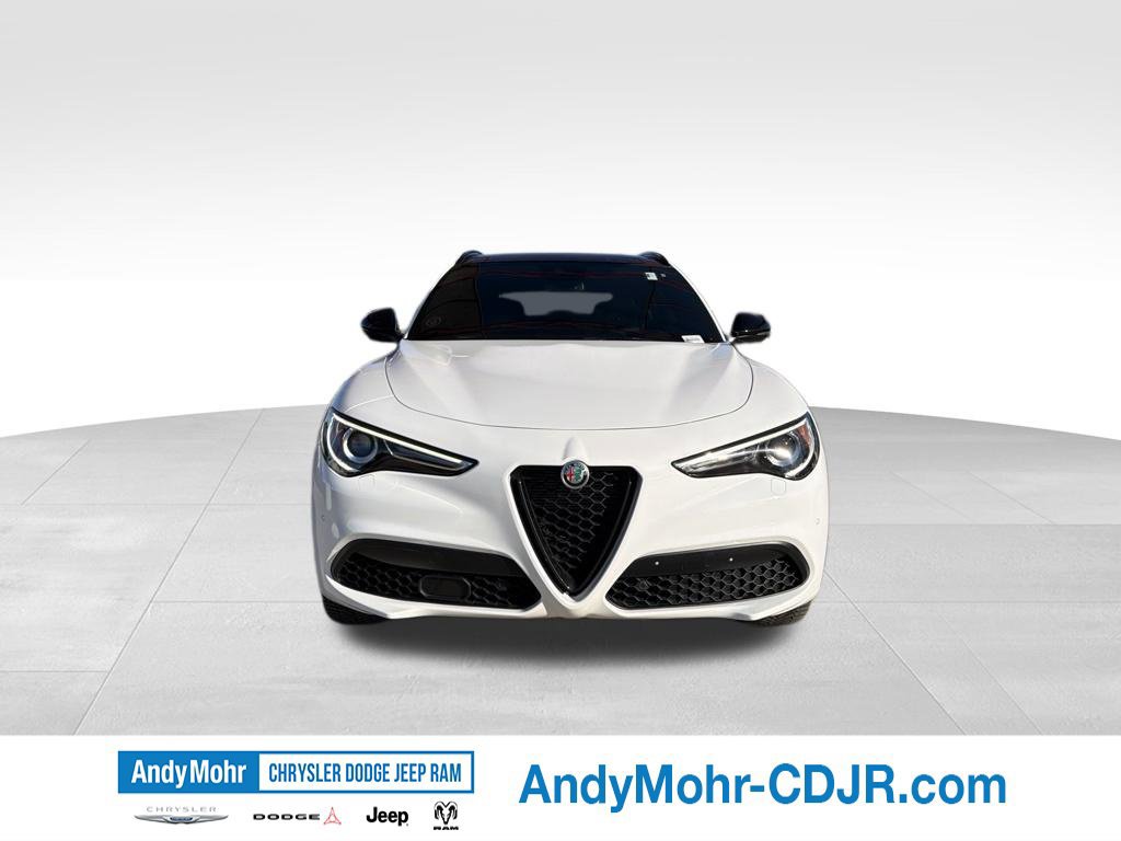 Used 2023 Alfa Romeo Stelvio Veloce AWD/4WD image 2