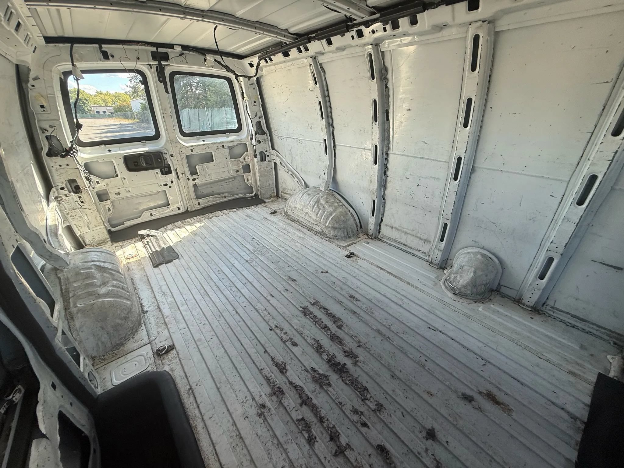 Used 2016 Chevrolet Express 2500 RWD image 30
