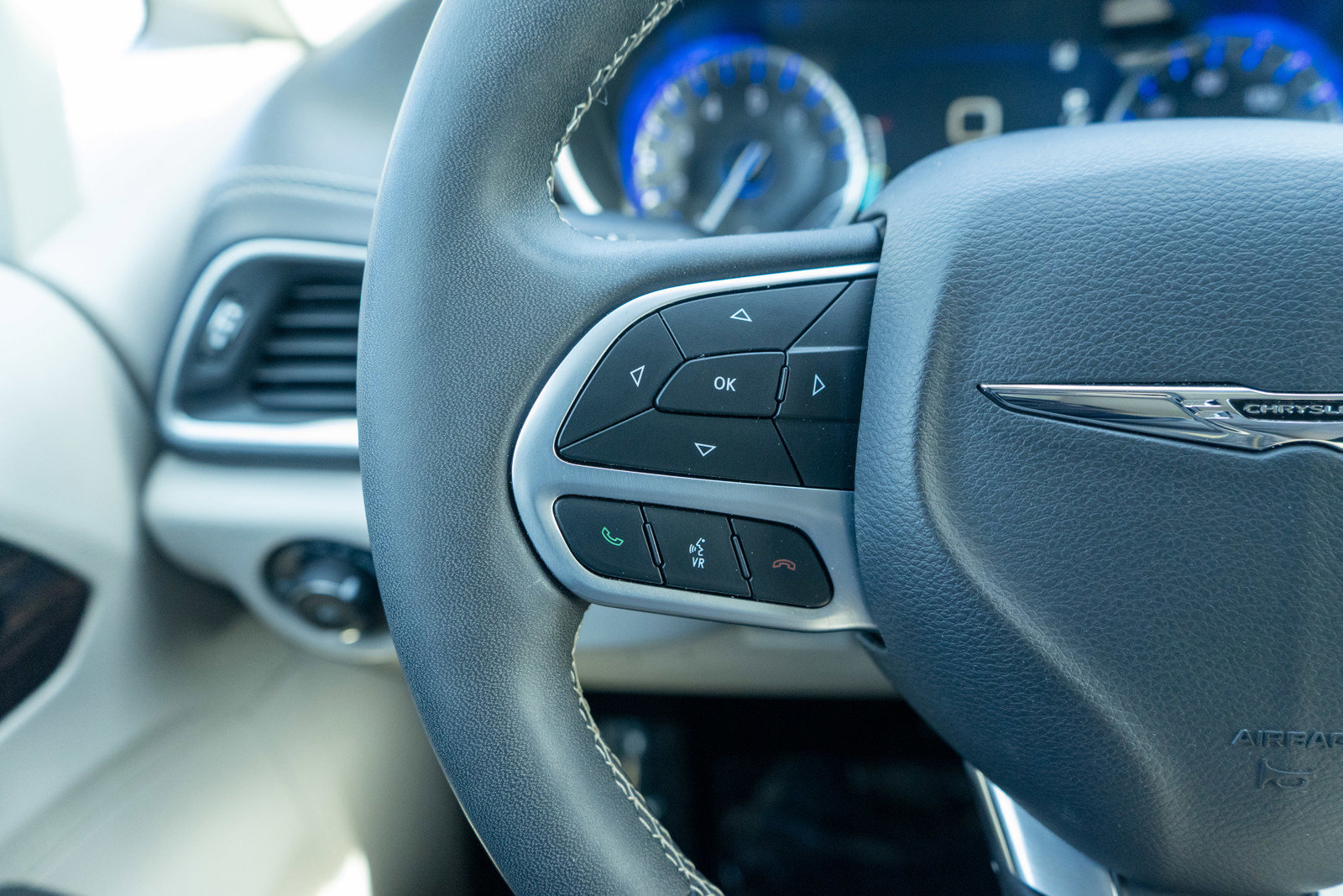 Used 2024 Chrysler Pacifica Limited image 24