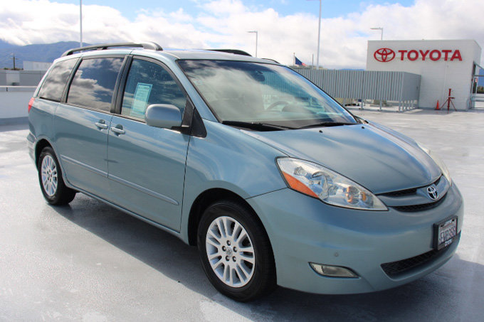 Used 2009 Toyota Sienna XLE image 2