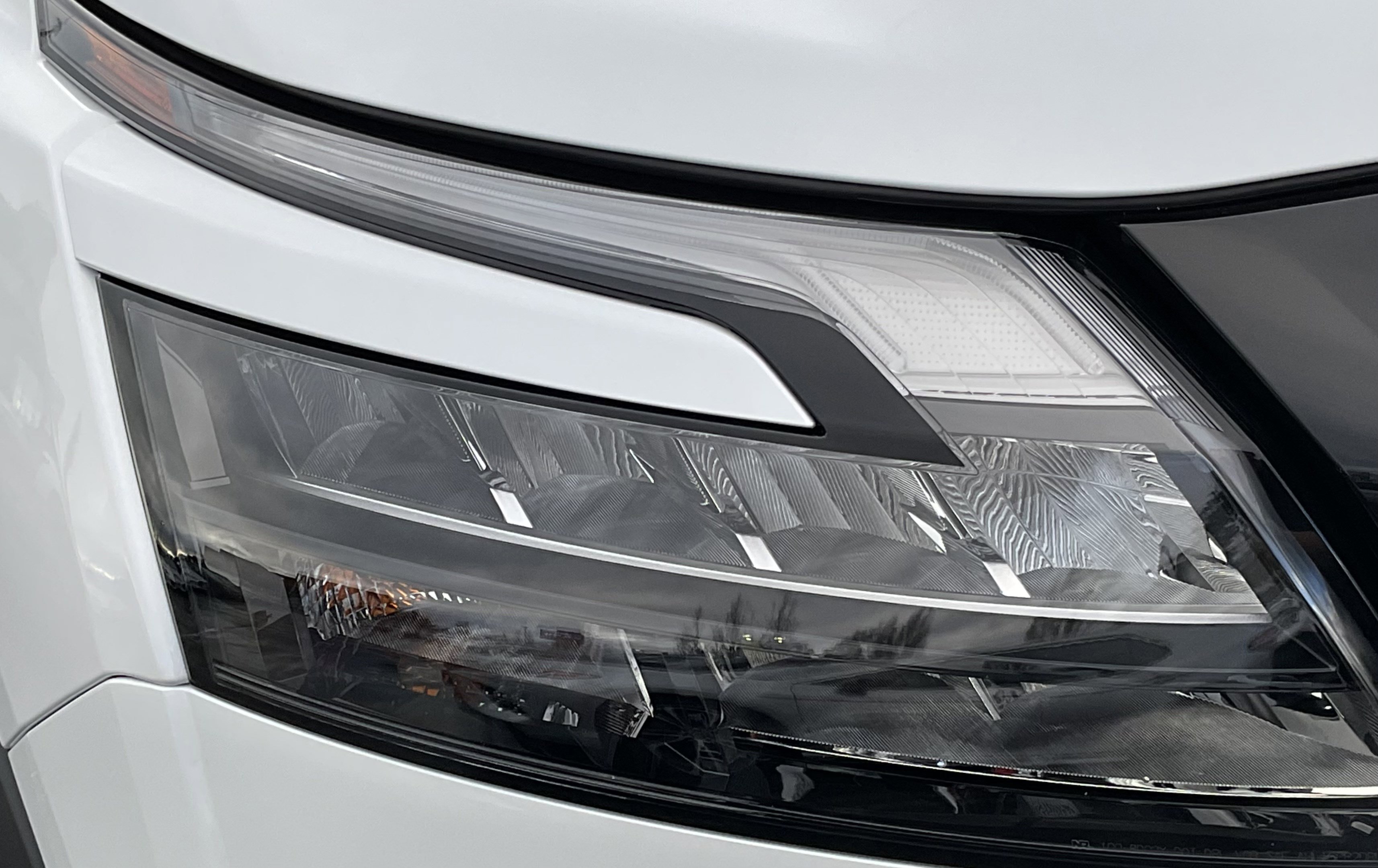 Used 2025 Nissan Pathfinder SV w/ Black Appearance Package image 9