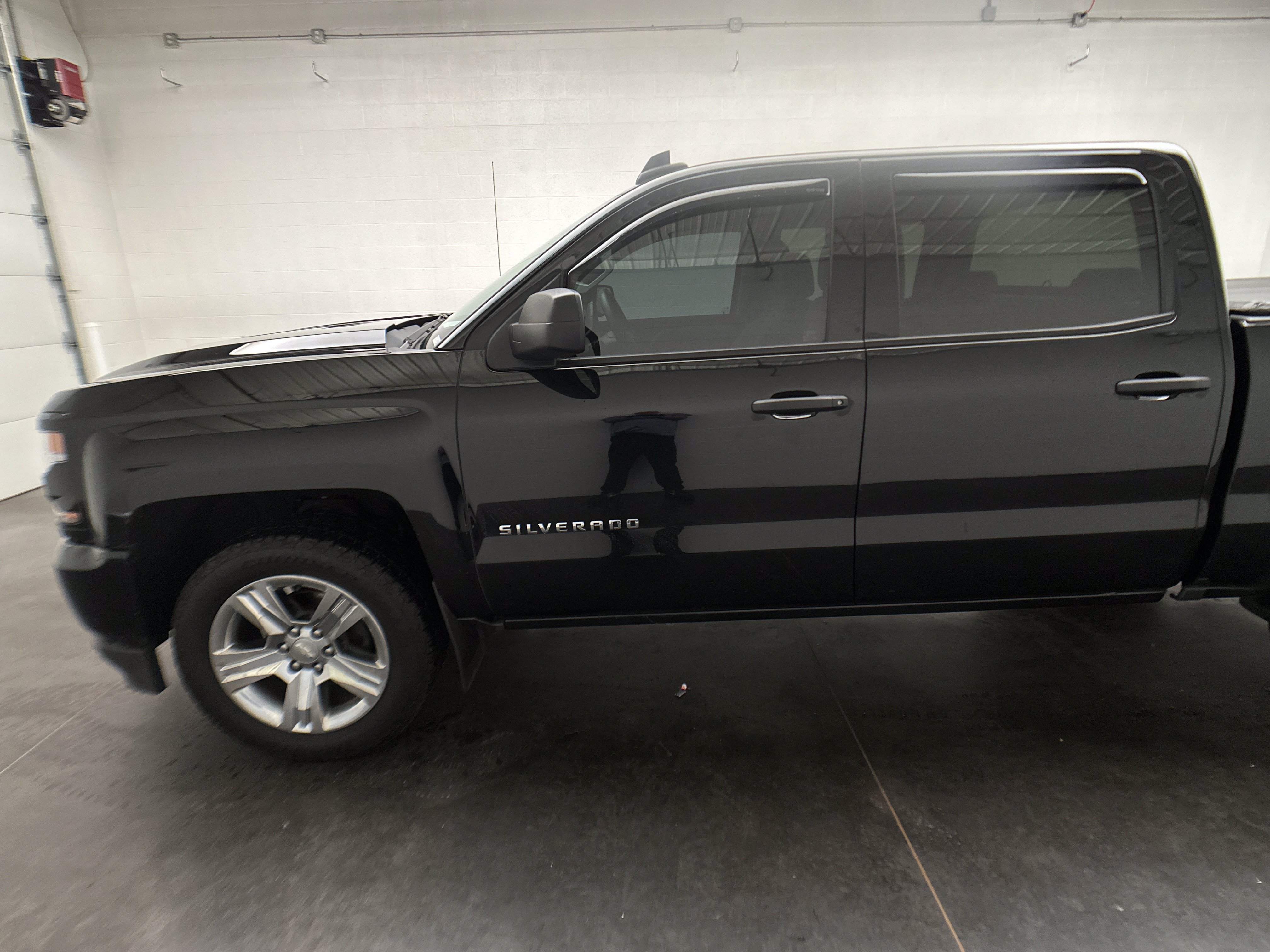 Used 2018 Chevrolet Silverado 1500 Custom w/ Custom Value Package AWD/4WD image 5
