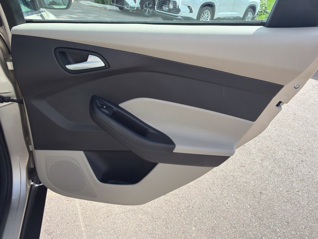 Used 2017 Ford Focus SE w/ Cold Weather Package FWD image 12
