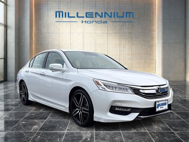 Used 2017 Honda Accord Touring image 7
