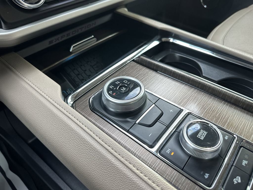 Used 2023 Ford Expedition Limited AWD/4WD image 20