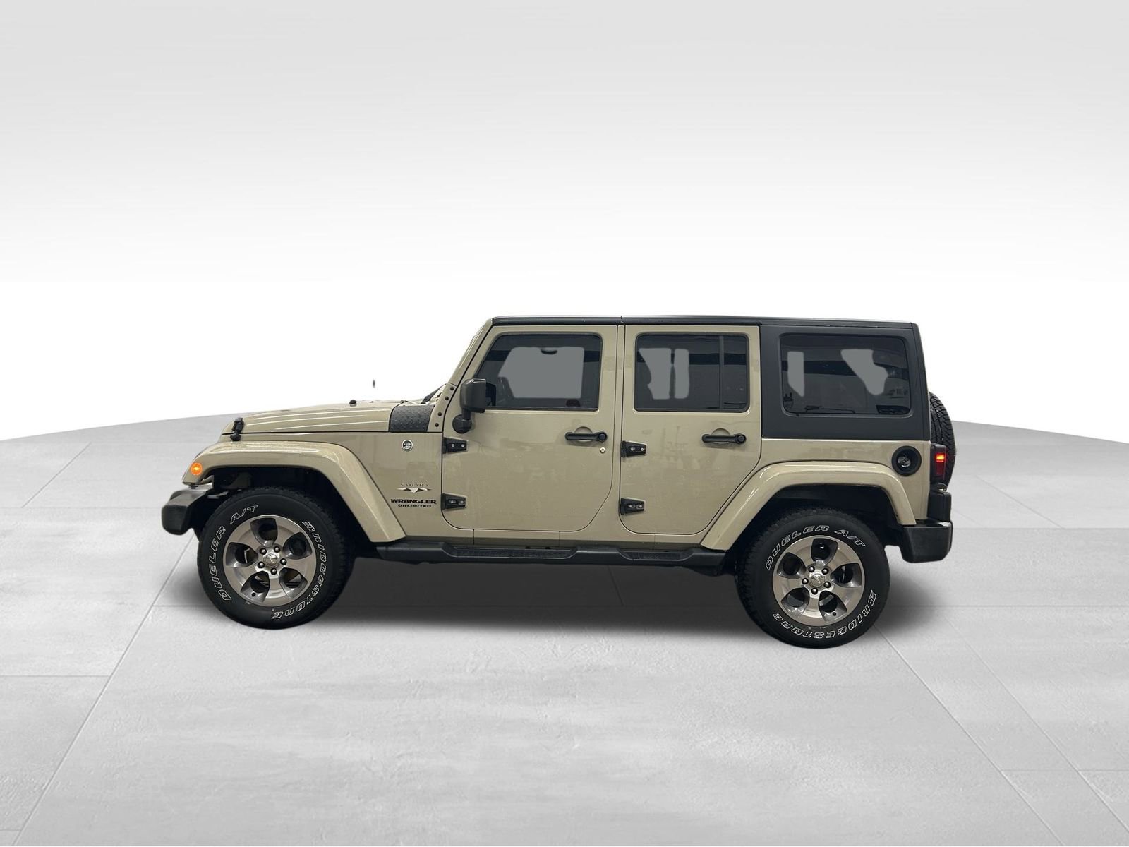 Used 2017 Jeep Wrangler Unlimited Sahara image 2