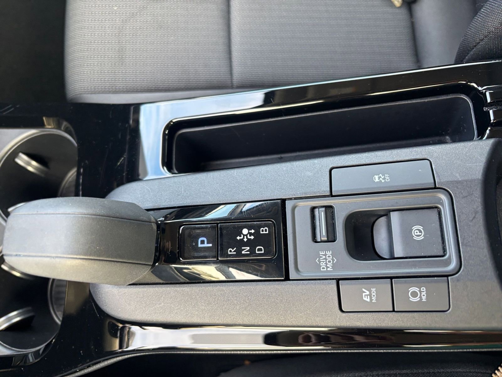 Used 2025 Toyota Prius LE image 39