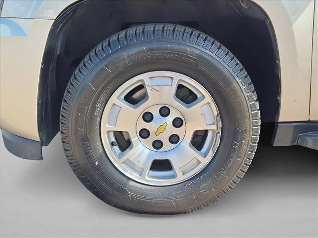Used 2013 Chevrolet Suburban LT w/ Luxury Package AWD/4WD image 24