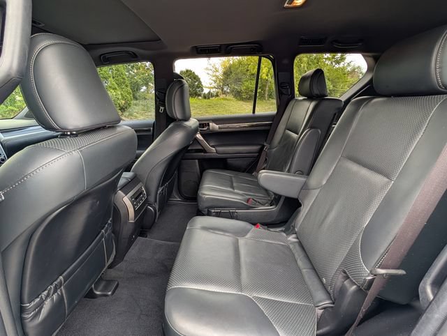 Used 2023 Lexus GX 460 Luxury w/ Sport Design Package AWD/4WD image 30