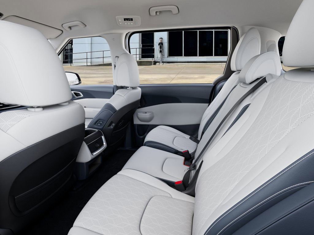 New 2026 Kia Carnival EX FWD image 21