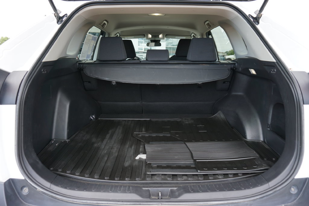 Used 2022 Toyota RAV4 LE AWD/4WD image 10