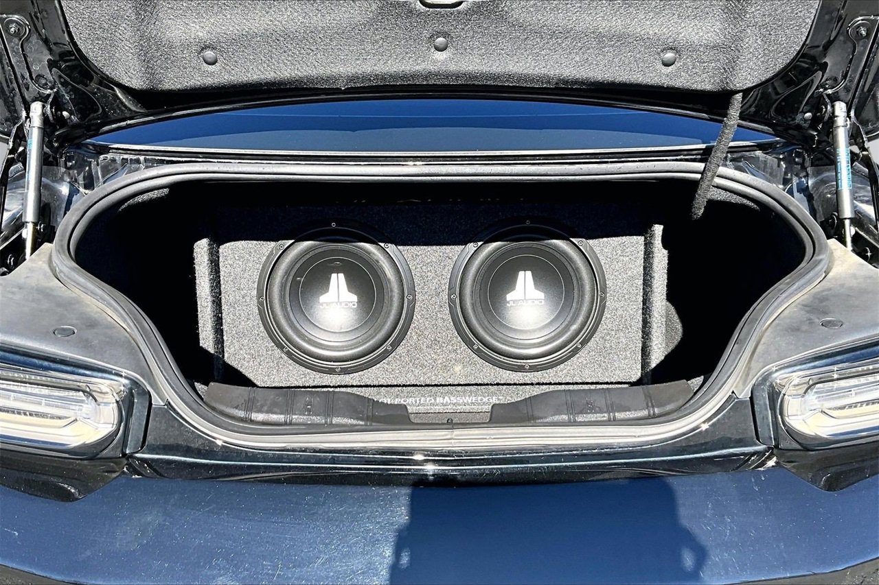 Used 2021 Chevrolet Camaro LT image 23