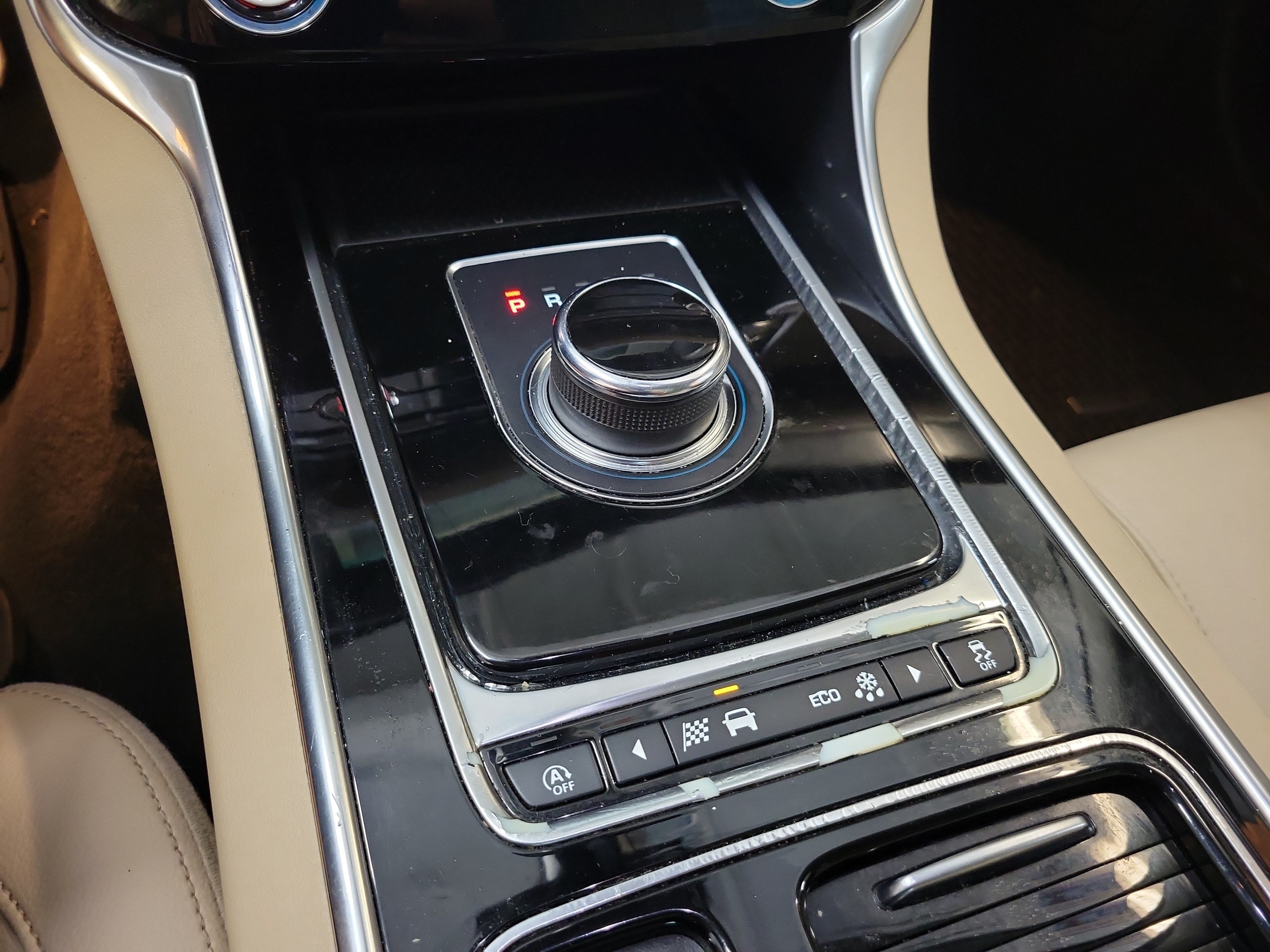 Used 2020 Jaguar XF Premium AWD/4WD image 19