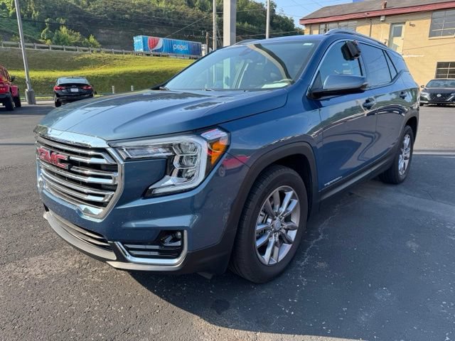Used 2024 GMC Terrain SLT FWD image 3