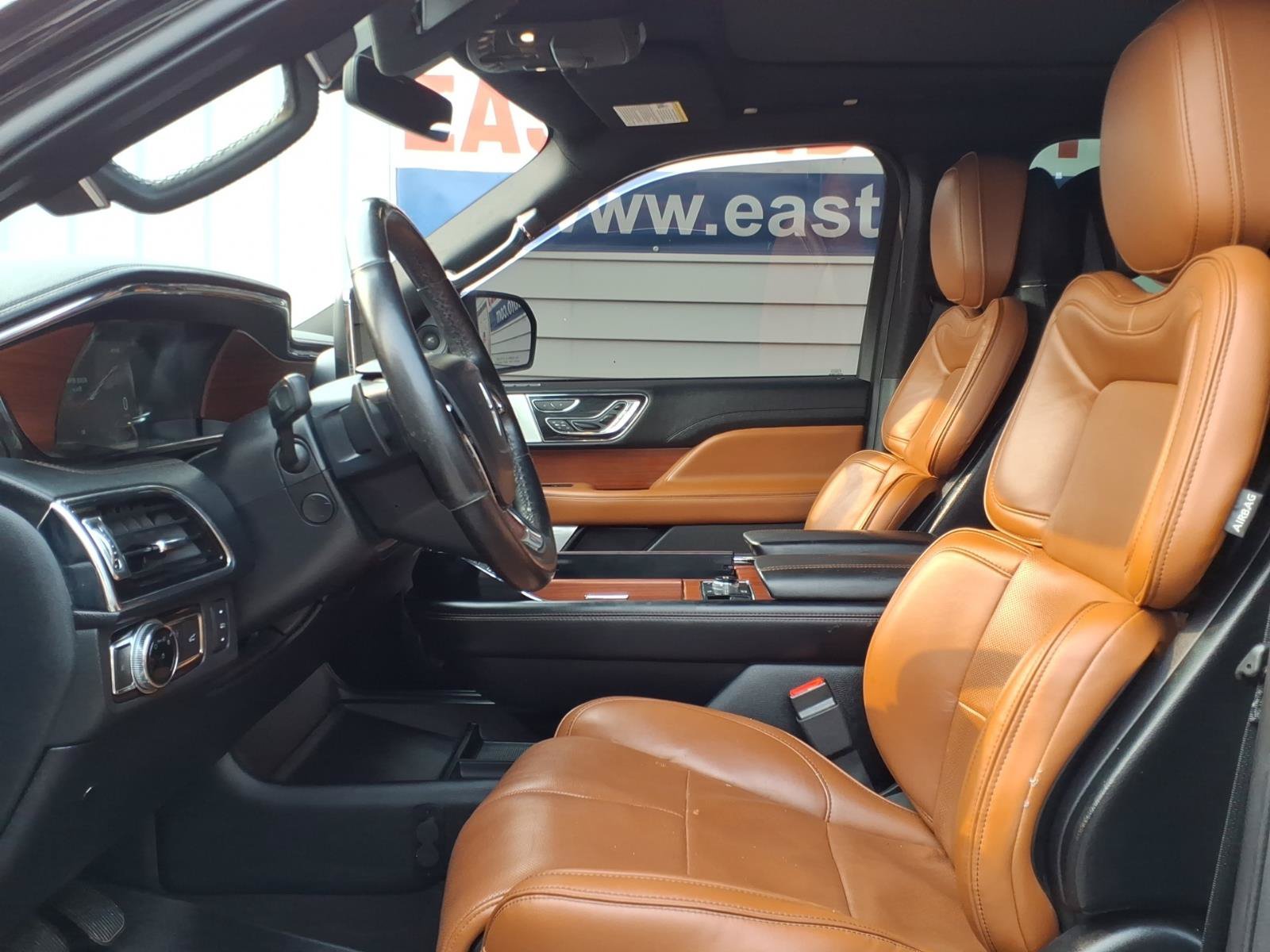 Used 2018 Lincoln Navigator Reserve AWD/4WD image 6