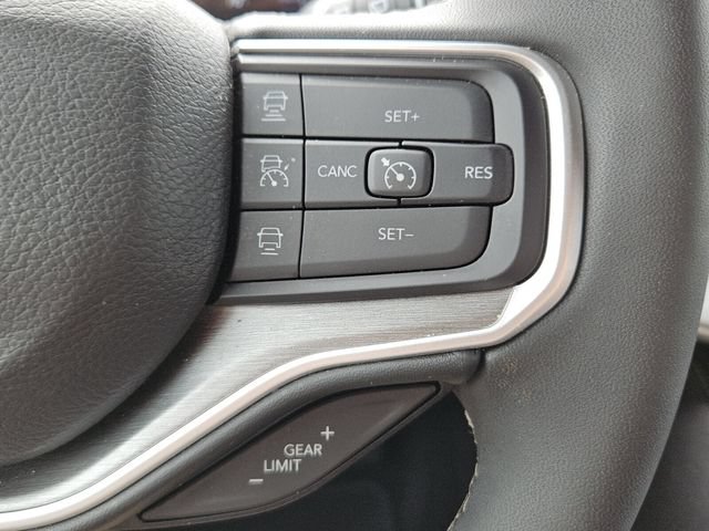 Used 2025 Jeep Wagoneer 4WD image 22