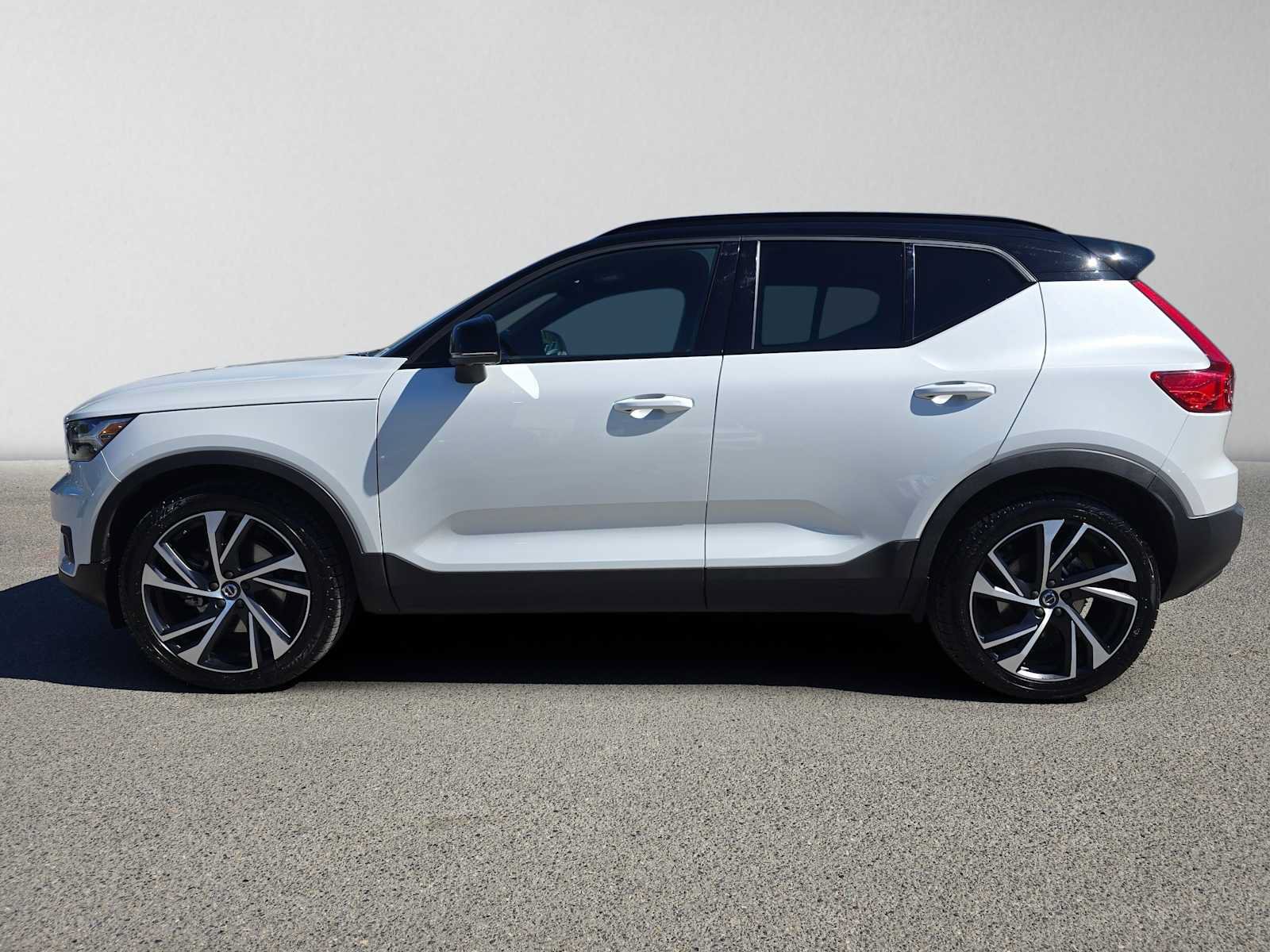 Used 2021 Volvo XC40 T5 R-Design AWD/4WD image 6
