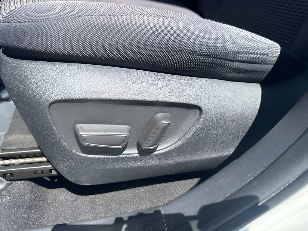 Used 2023 Toyota Highlander LE image 10