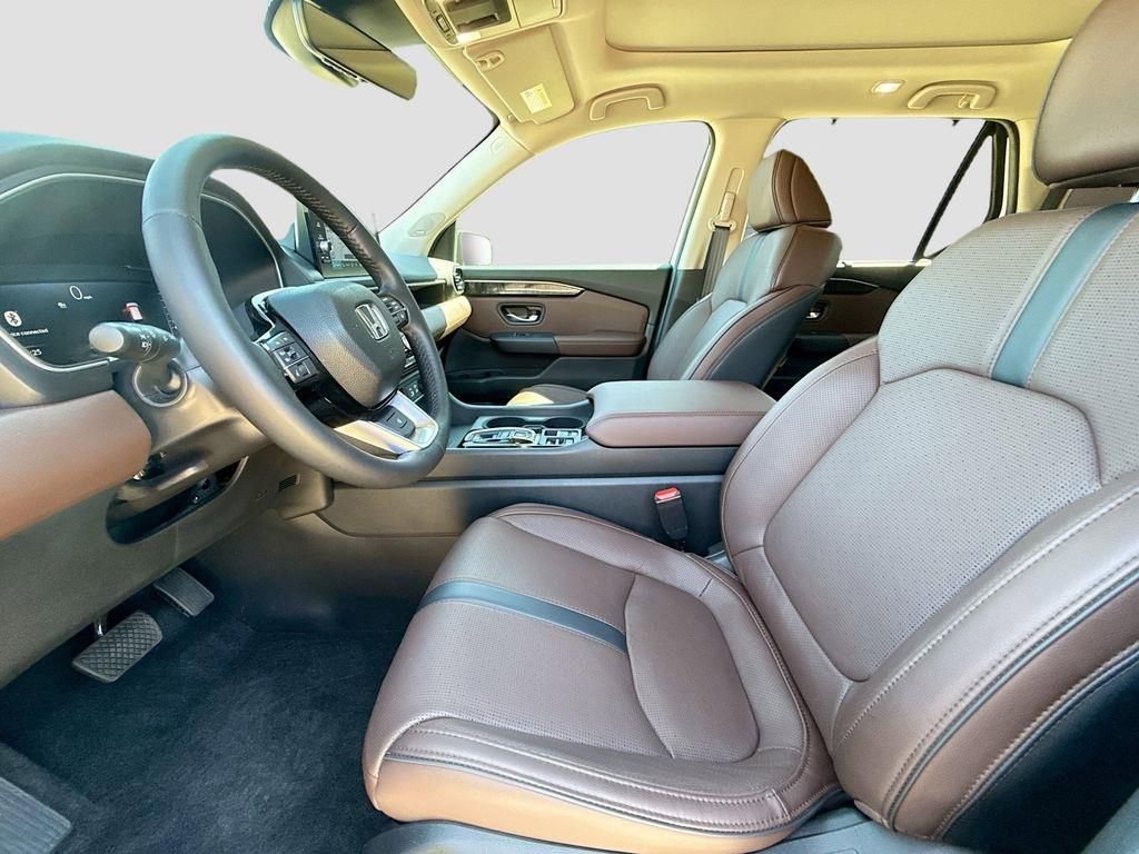 Used 2025 Honda Pilot Elite image 21