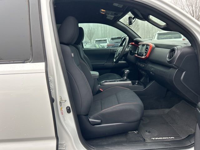 Used 2019 Toyota Tacoma TRD Off-Road w/ Technology Package image 17
