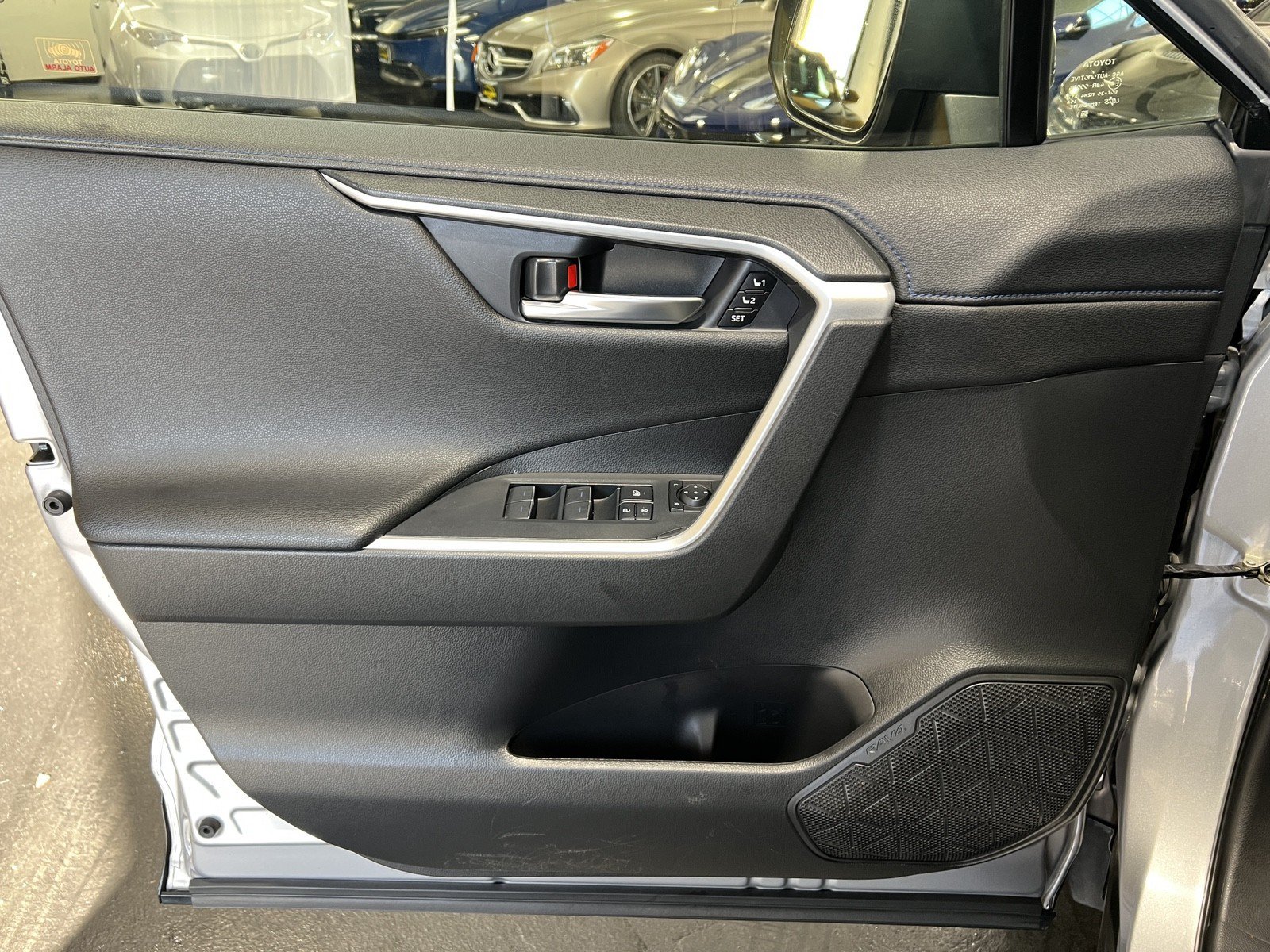 Used 2022 Toyota RAV4 XSE AWD/4WD image 26